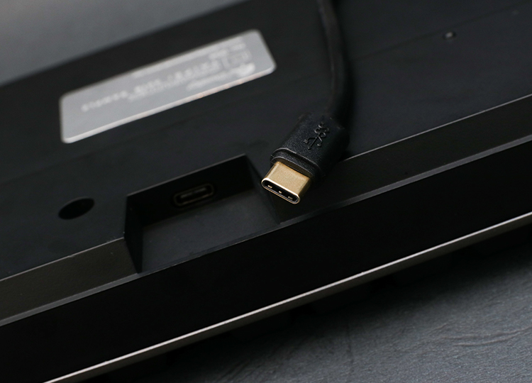 Bàn phím cơ Ducky Shine 7 Gunmetal (Fullsize/USB/Led RGB/Cherry Brown switch) đi kèm dây cáp usb C có thể tháo rời