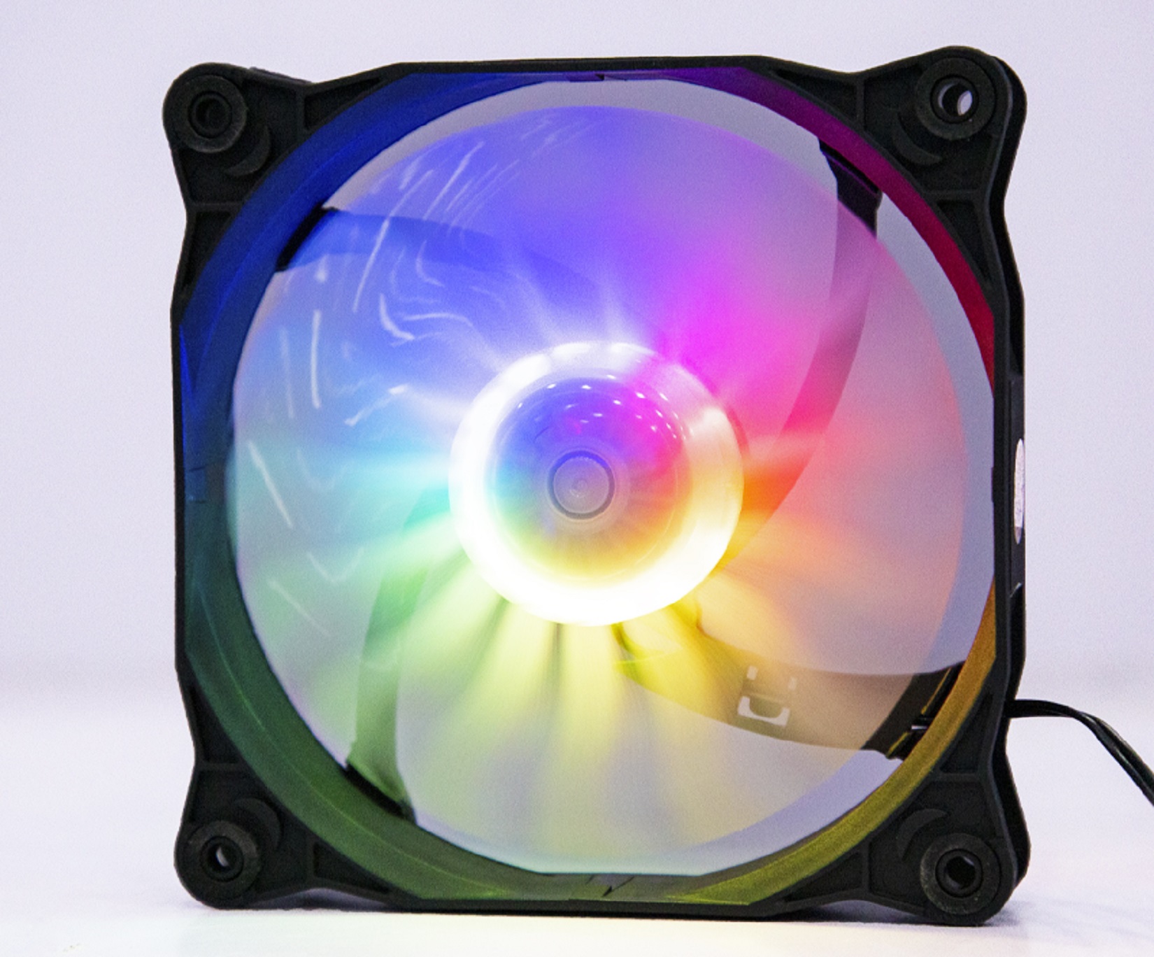 Fan Case Vitra Rainbow RGB ( 3 pcs/pack/kèm điều khiển) có khả năng điều chỉnh các chế độ sáng khác nhau, tạo nên hiệu ứng ánh sáng bắt mắt. 