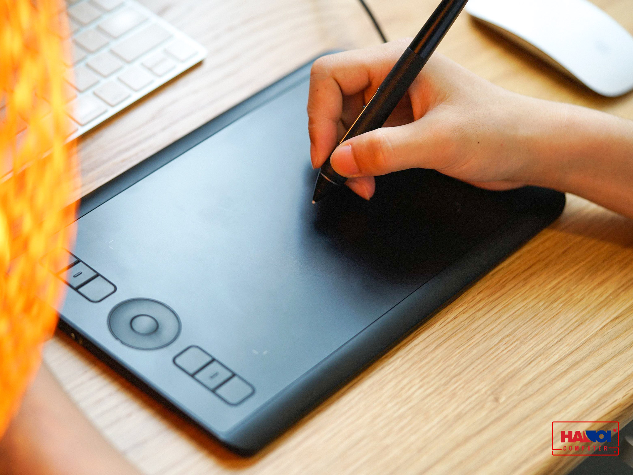 Bảng Vẽ Wacom Intuos Pro Medium PTH-660