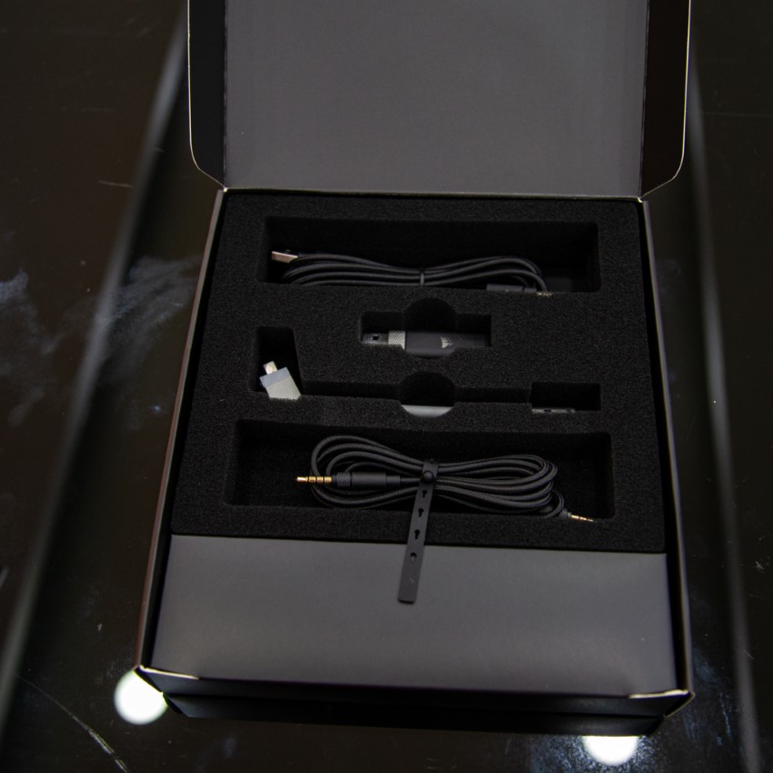 Tai nghe không dây Gaming Corsair Virtuoso RGB White (CA-9011186-AP)
