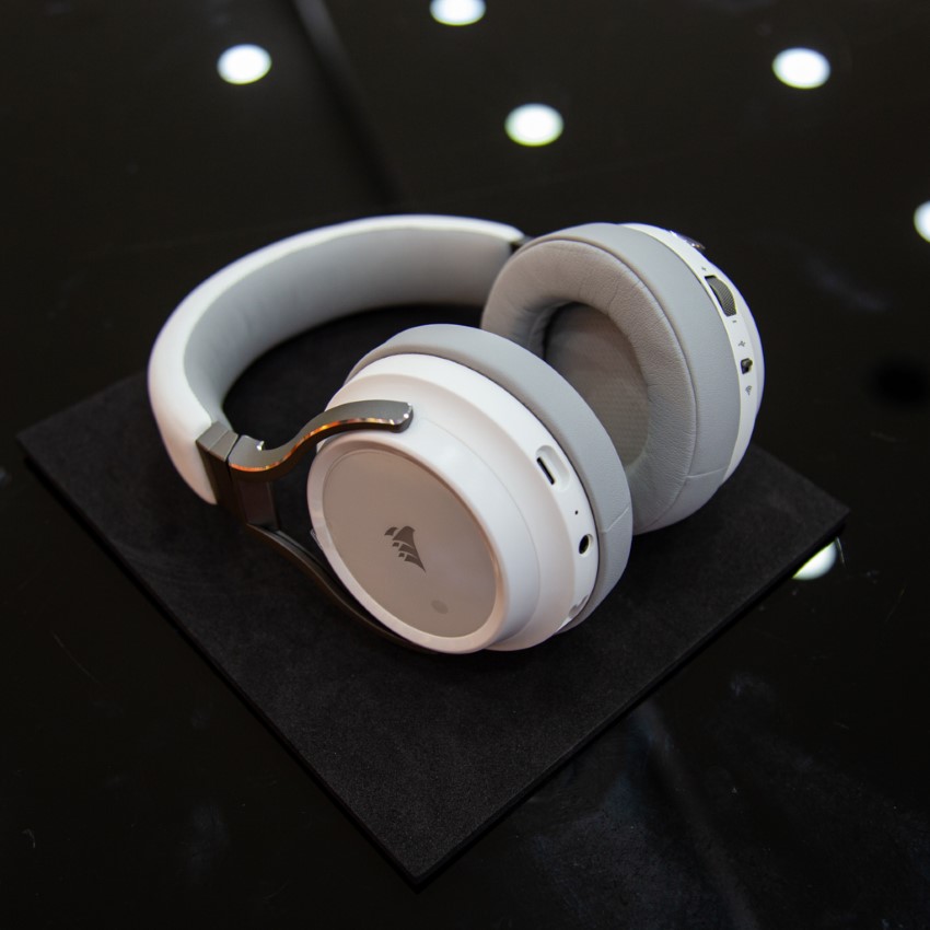 Tai nghe không dây Gaming Corsair Virtuoso RGB White (CA-9011186-AP)