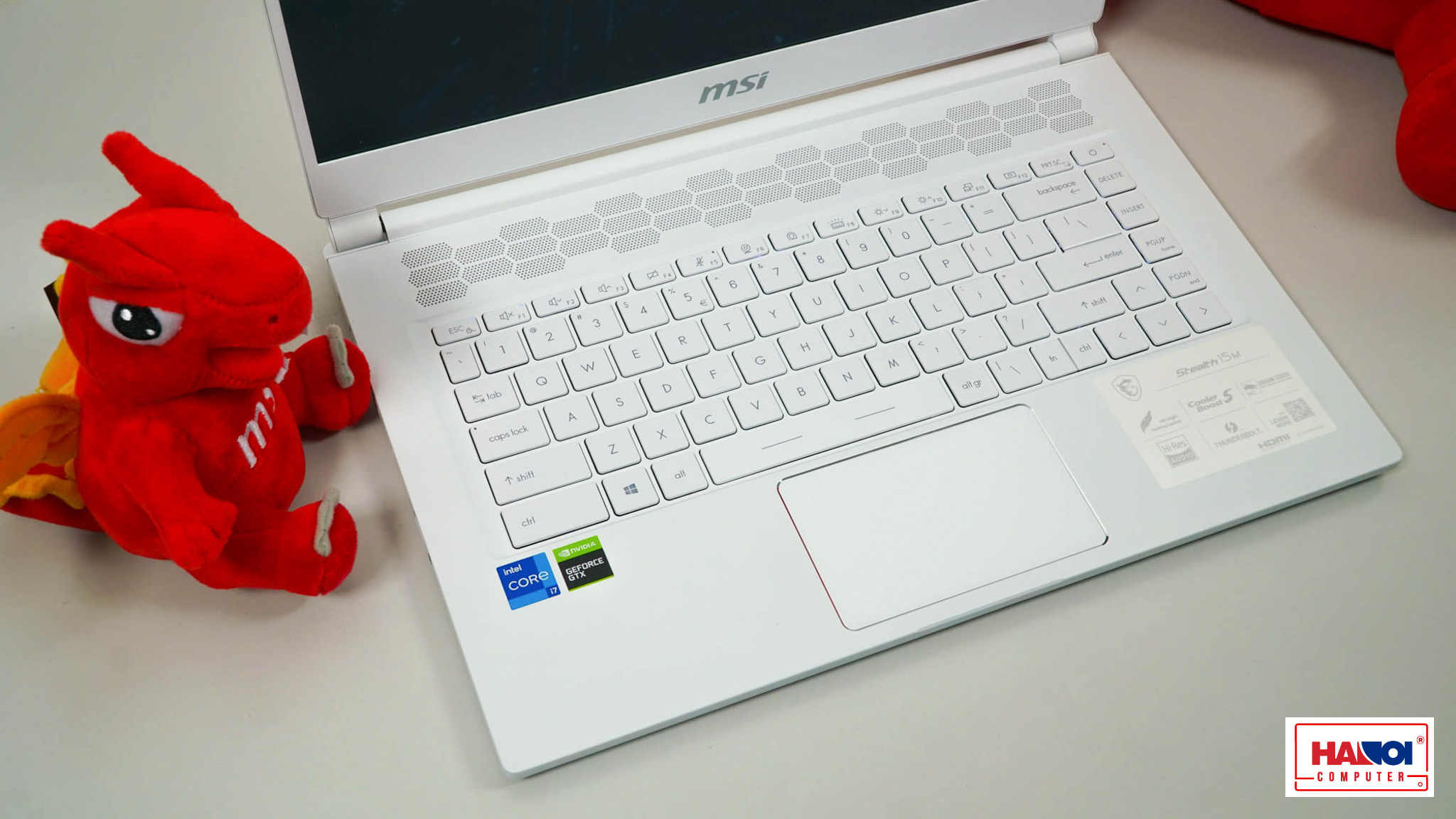 Laptop MSI Gaming Stealth 15M A11SDK (060VN) (i7-1185G7/16GB RAM/512GB SSD/GTX1660Ti 6G MaxQ/15.6 inch FHD/Win 10/Trắng) (2020)