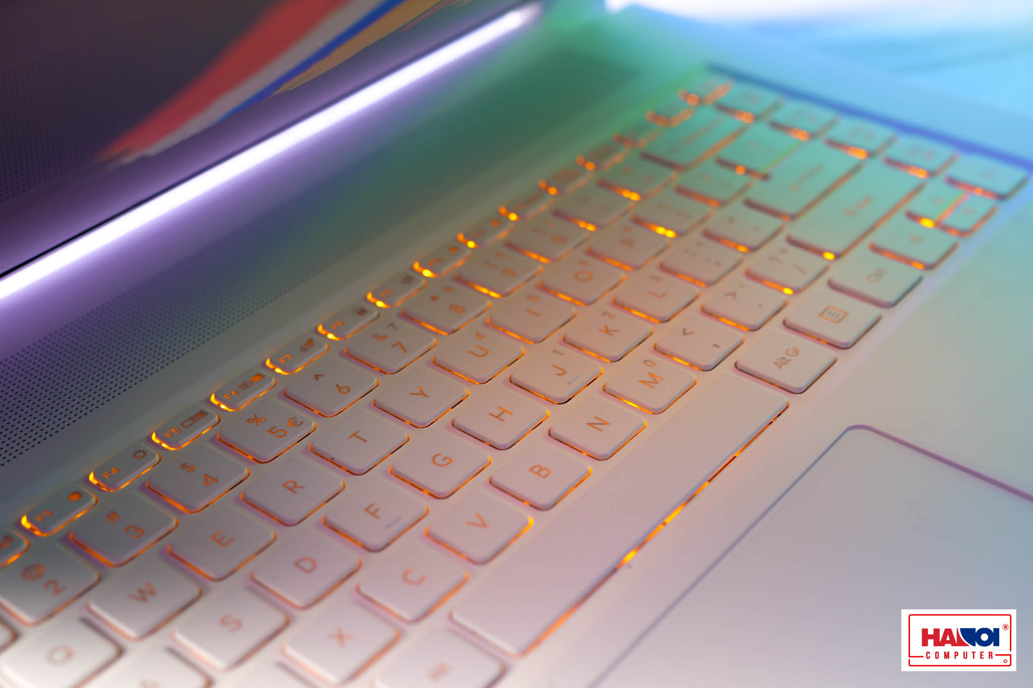 Laptop Đồ họa ConceptD 7 Ezel Pro CC715-91P-X8CX (NX.C5FSV.001) (Xeon W 10885M/32GB RAM/2TB SSD/Quadro RTX5000 16G/15.6 inch UHD 4K Touch/Bút/Win10 Pro/Trắng)