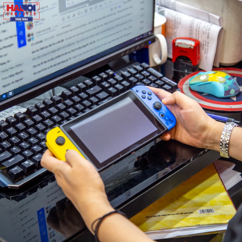 Máy chơi game Nintendo Switch Fornite Edition